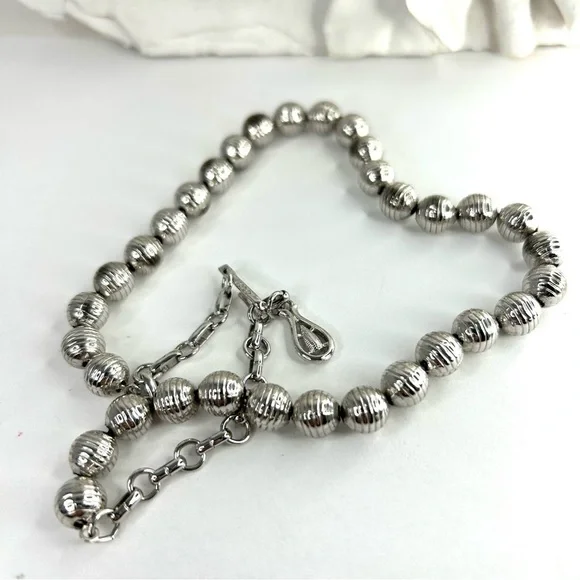 Vintage Coro Silver Tone Metal Ball Beaded Necklace - Picture 6 of 9